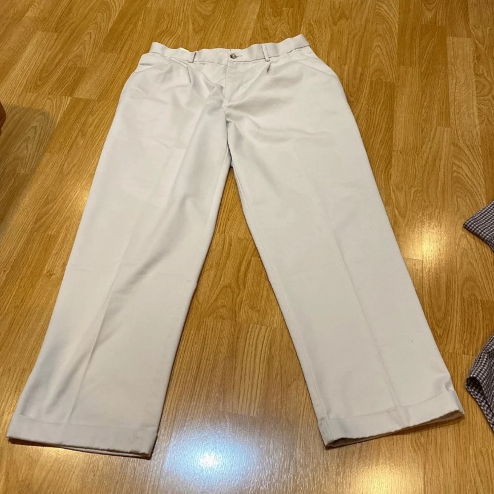 Dockers beige cropped pants